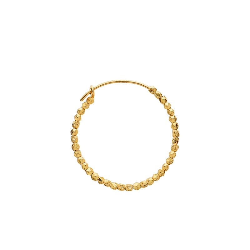 Jane Kønig Small Bead creol i forgyldt sølv med rustikke perler og diameter på 28 mm.